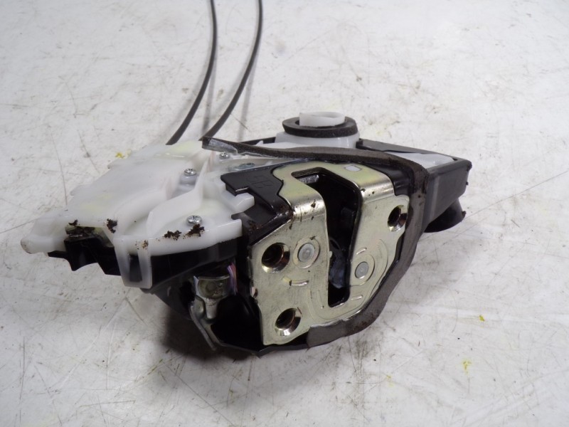 Recambio de cerradura puerta delantera derecha para toyota yaris 1.3 16v cat referencia OEM IAM 690300D540 U3111130F1 U3111130F1