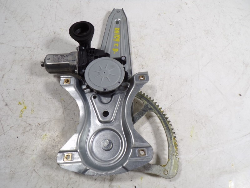 Recambio de elevalunas trasero derecho para toyota yaris 1.3 16v cat referencia OEM IAM 698300D220 857200D120 973581101