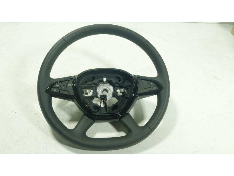 Recambio de volante para dacia sandero iii 1.0 tce 110 referencia OEM IAM 484002535R 484002535R 