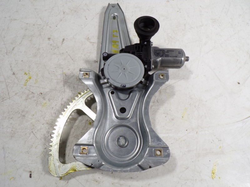 Recambio de elevalunas trasero izquierdo para toyota yaris 1.3 16v cat referencia OEM IAM 698400D220 857100D100 973582101