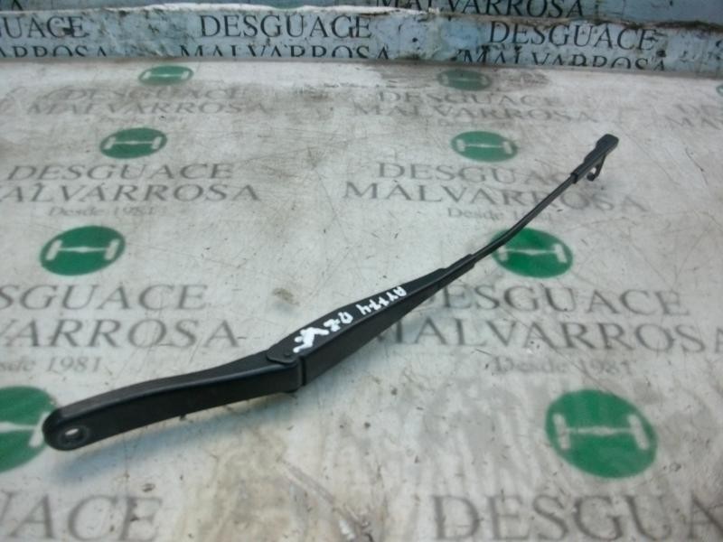 Recambio de brazo limpia delantero izquierdo para opel astra h ber. 1.7 16v cdti referencia OEM IAM   