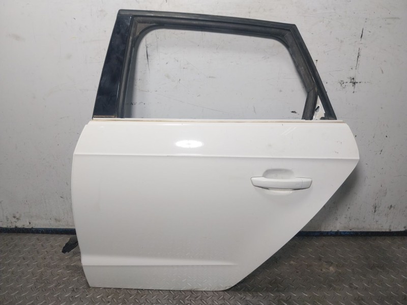 Recambio de puerta trasera izquierda para audi a3 sportback (8va, 8vf) 2.0 tdi referencia OEM IAM 8V4833051E  