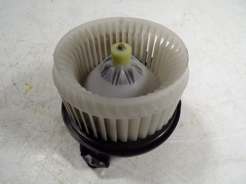 Recambio de motor calefaccion para toyota yaris 1.3 16v cat referencia OEM IAM 871030D220  