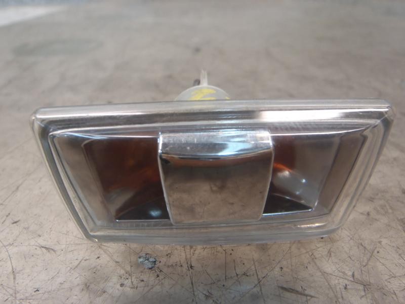 Recambio de piloto lateral izquierdo para opel corsa d 1.3 16v cdti referencia OEM IAM   