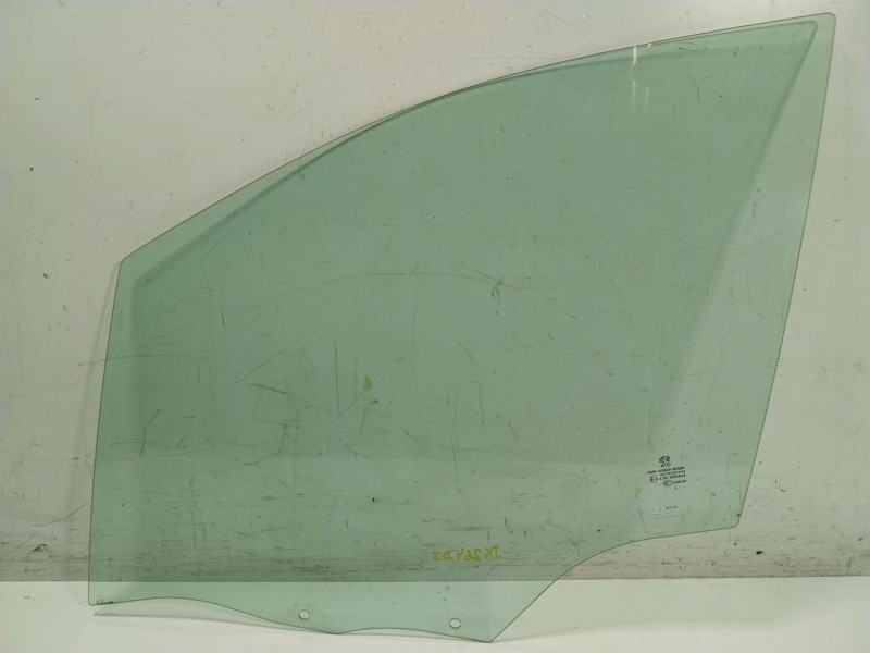 Recambio de cristal puerta delantero izquierdo para peugeot 208 i (ca_, cc_) 1.2 vti 82 referencia OEM IAM 9673360780  