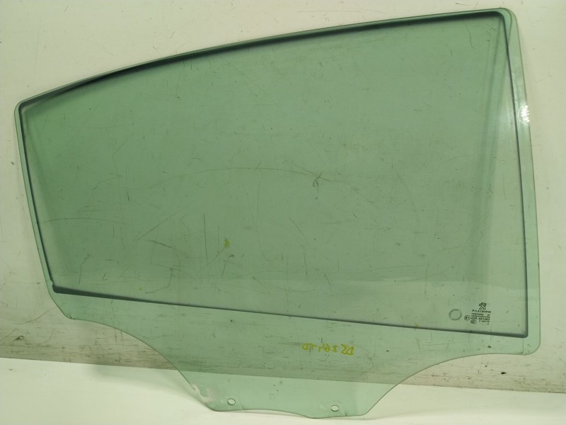 Recambio de cristal puerta trasero derecho para peugeot 208 i (ca_, cc_) 1.2 vti 82 referencia OEM IAM 9673360880  