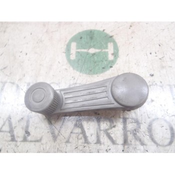 MANETA ELEVALUNAS DELANTERA IZQUIERDA 