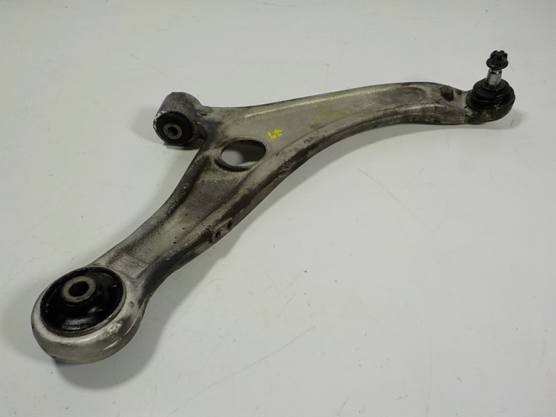 Recambio de brazo suspension inferior delantero derecho para hyundai i40 1.7 crdi cat referencia OEM IAM 545013Z000  