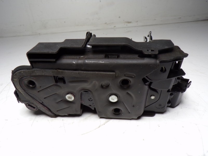 Recambio de cerradura puerta trasera derecha para volkswagen t-roc 1.5 16v tsi act referencia OEM IAM 5TA839016E 5TA839016E 