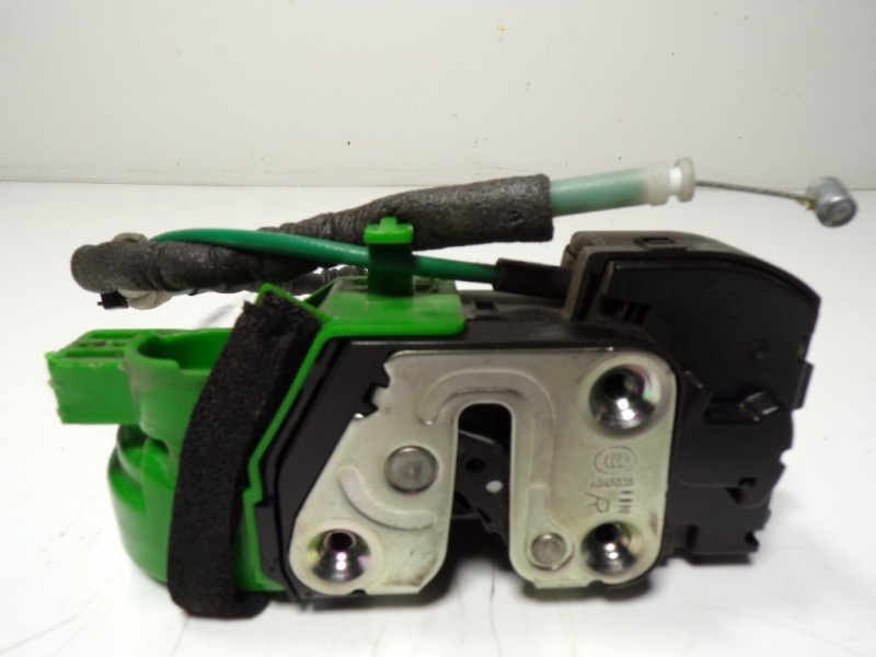 Recambio de cerradura puerta delantera derecha para hyundai i40 1.7 crdi cat referencia OEM IAM 813203Z020 813203Z020 