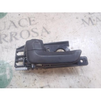 MANETA INTERIOR DELANTERA IZQUIERDA 826111F010WK 