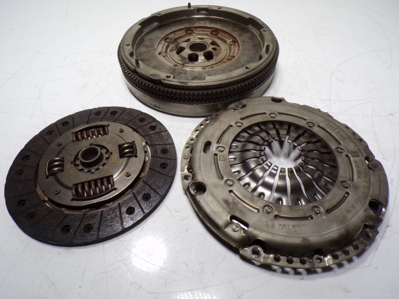 Recambio de kit embrague para volkswagen t-roc 1.5 16v tsi act referencia OEM IAM 04E141016J 04E141016J 05E105266B