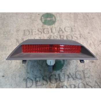 PILOTO TRASERO CENTRAL 927501G010 