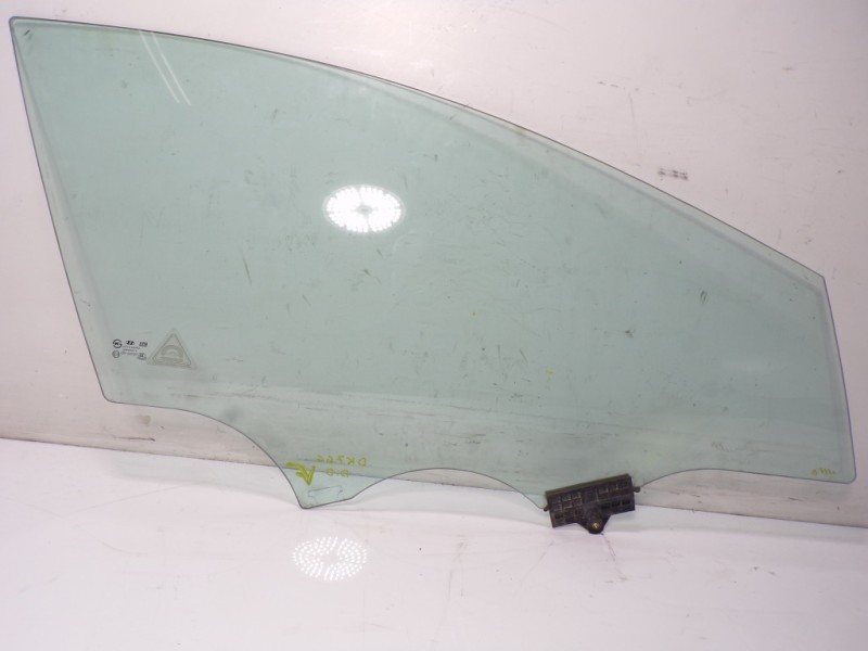 Recambio de cristal puerta delantero derecho para hyundai i40 1.7 crdi cat referencia OEM IAM 824213Z000  