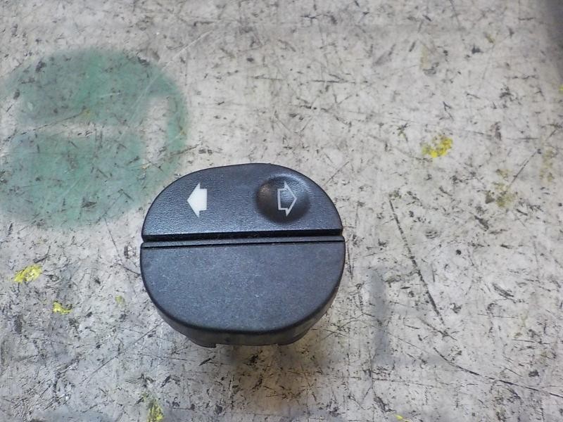 Recambio de mando elevalunas delantero derecho para ford fiesta (cbk) 1.4 16v cat referencia OEM IAM   