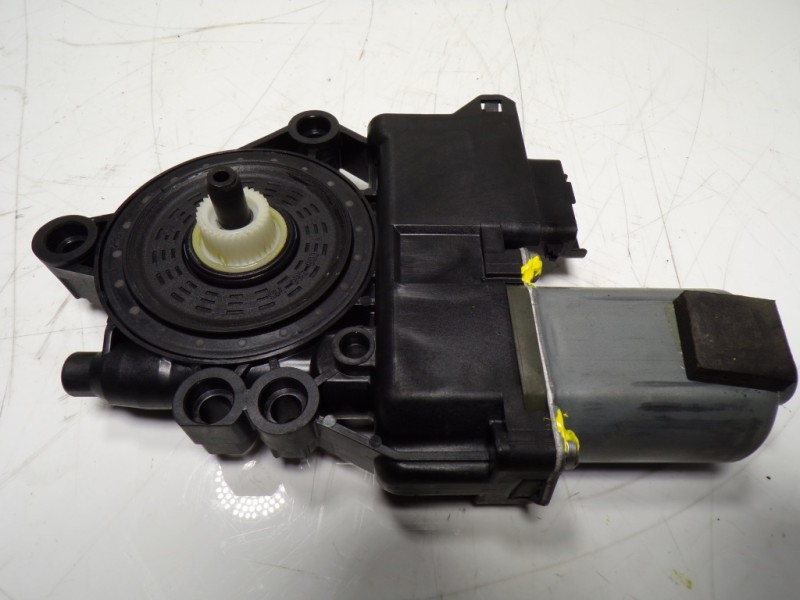 Recambio de motor elevalunas delantero derecho para hyundai i40 1.7 crdi cat referencia OEM IAM 8424603Z010 8424603Z010 