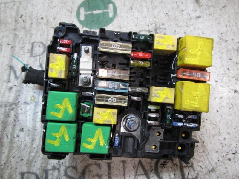Recambio de caja reles / fusibles para peugeot 208 1.2 12v vti referencia OEM IAM  4525852 4525852