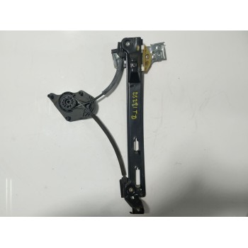 ELEVALUNAS TRASERO DERECHO 