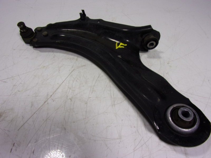 Recambio de brazo suspension inferior delantero izquierdo para renault kangoo 1.5 dci diesel fap referencia OEM IAM 8200586561  