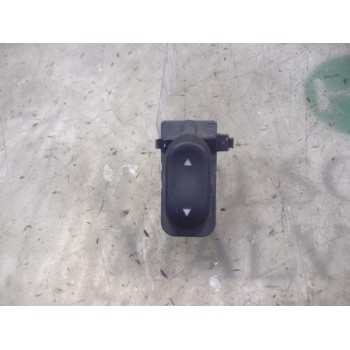 MANDO ELEVALUNAS DELANTERO DERECHO 3943628 