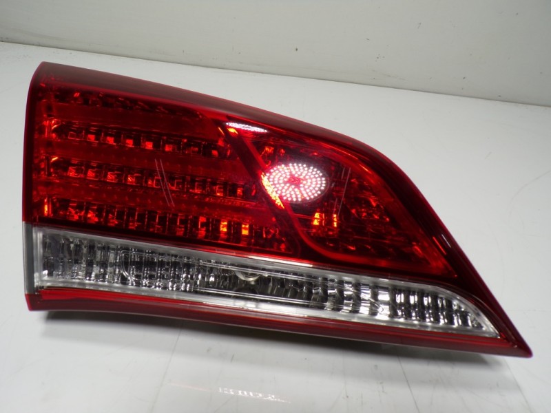 Recambio de piloto trasero izquierdo interior para hyundai i40 1.7 crdi cat referencia OEM IAM 924033Z300  