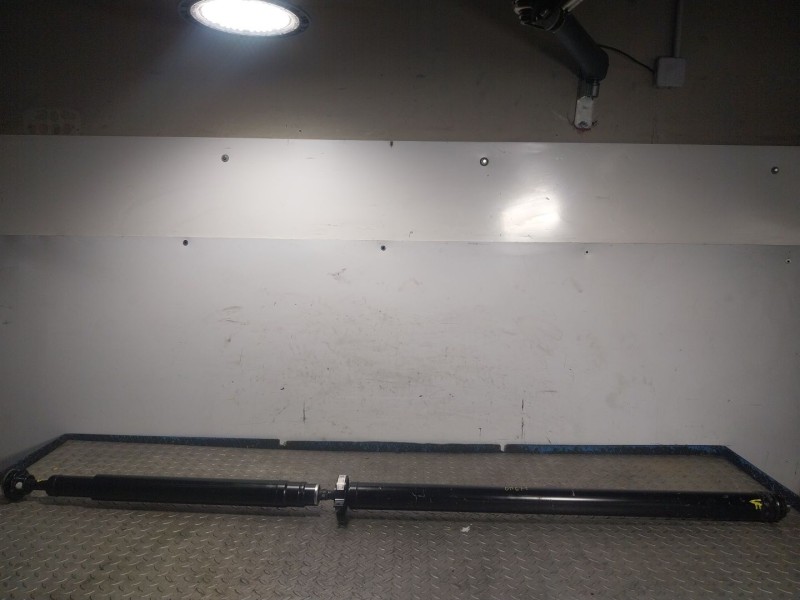 Recambio de transmision central para land rover range rover evoque referencia OEM IAM  K8D27L190AD 