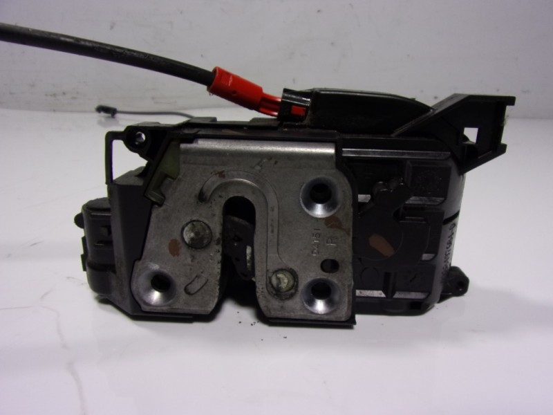 Recambio de cerradura puerta delantera derecha para renault kangoo 1.5 dci diesel fap referencia OEM IAM 8200497604 8200497604D 