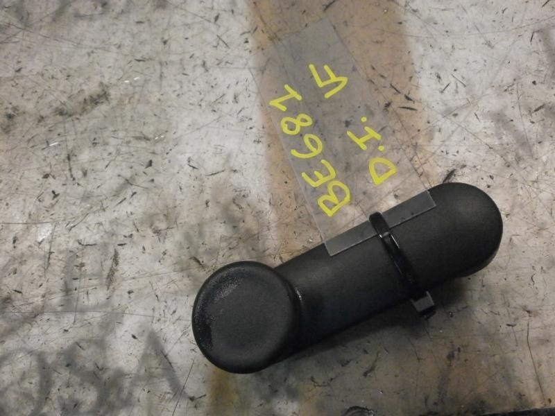 Recambio de maneta elevalunas delantera izquierda para opel corsa d 1.3 16v cdti referencia OEM IAM   