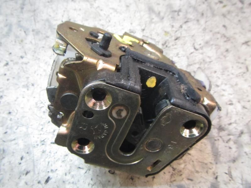 Recambio de cerradura puerta trasera derecha para nissan x-trail (t30) comfort referencia OEM IAM 82502AA210  