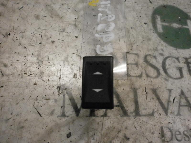 Recambio de mando elevalunas trasero izquierdo para ford mondeo berlina (ge) ghia referencia OEM IAM   