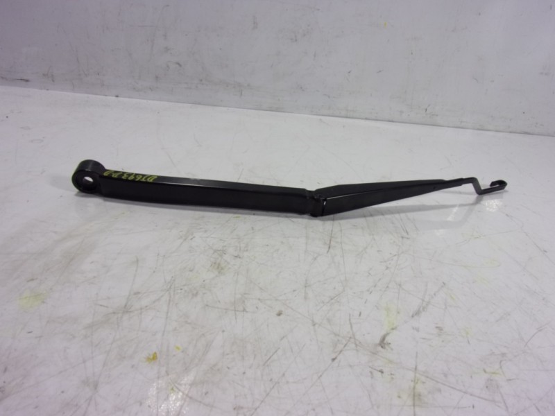 Recambio de brazo limpia delantero derecho para toyota hilux (3b/3c/3d) doble cabina referencia OEM IAM 852110K230  