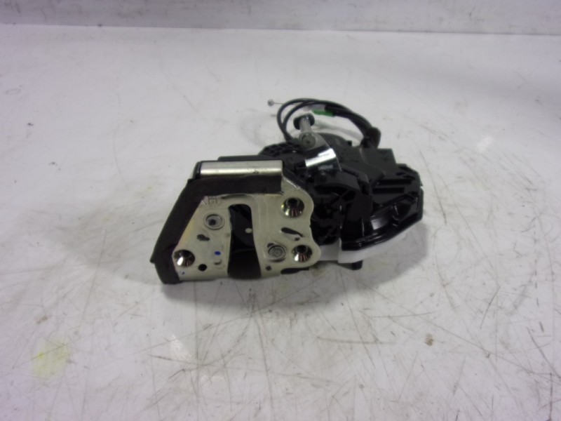 Recambio de cerradura puerta trasera derecha para toyota hilux (3b/3c/3d) doble cabina referencia OEM IAM 690500K110  