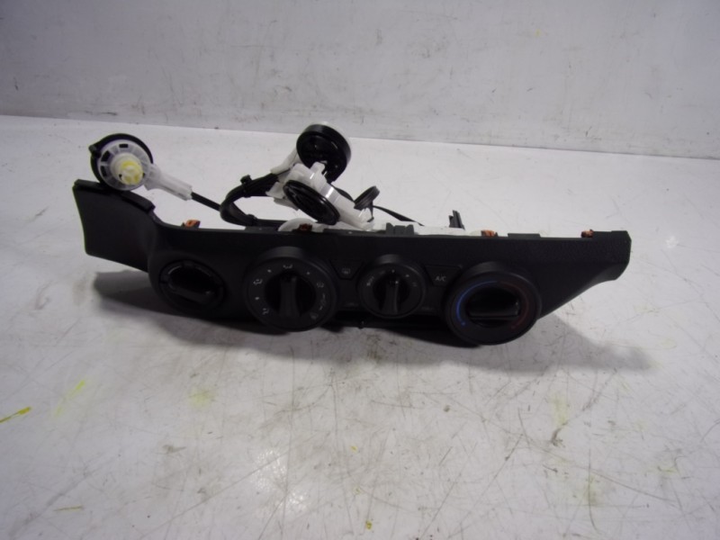 Recambio de mando calefaccion / aire acondicionado para toyota hilux (3b/3c/3d) doble cabina referencia OEM IAM 559000KD61  