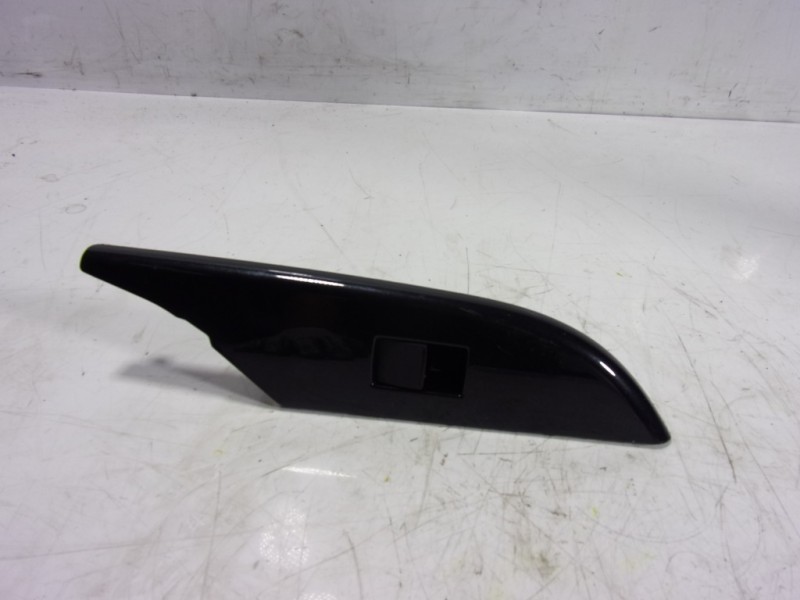 Recambio de mando elevalunas trasero derecho para toyota hilux (3b/3c/3d) doble cabina referencia OEM IAM 848100D300 742710K390 