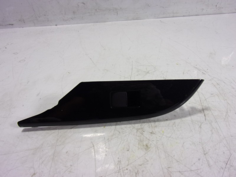 Recambio de mando elevalunas trasero izquierdo para toyota hilux (3b/3c/3d) doble cabina referencia OEM IAM 848100D300 742720K39