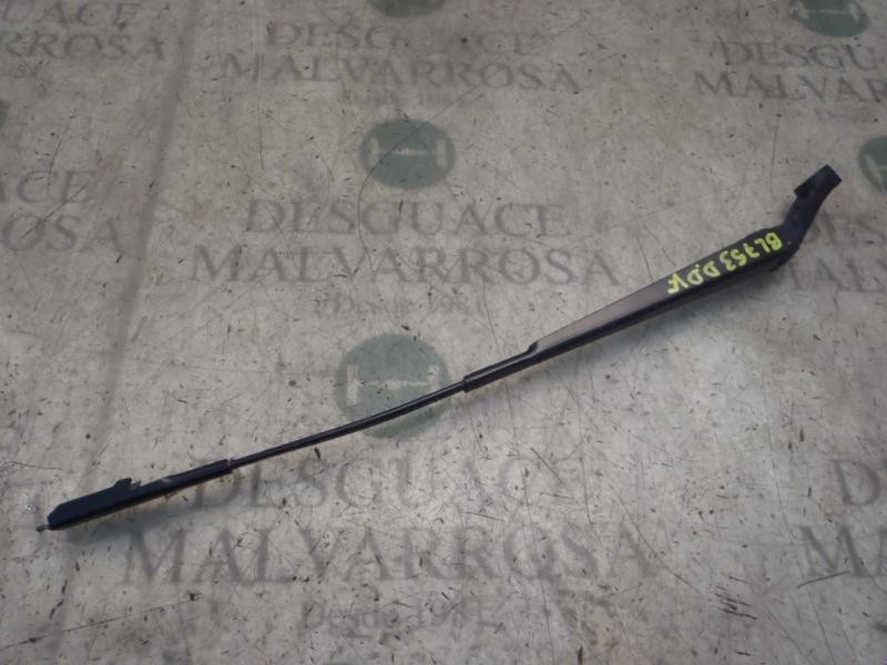 Recambio de brazo limpia delantero derecho para opel zafira b 1.9 cdti referencia OEM IAM   