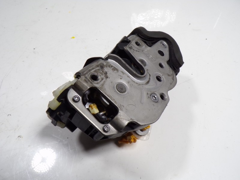 Recambio de cerradura puerta delantera derecha para opel insignia berlina 2.0 cdti cat referencia OEM IAM 13579523  