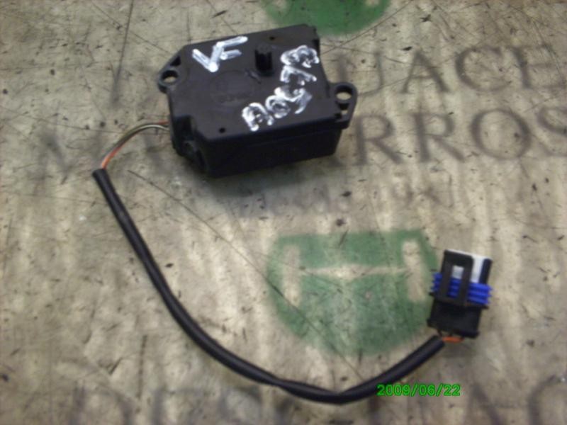 Recambio de motor apertura trampillas climatizador para renault megane i classic (la0) 1.9 diesel referencia OEM IAM   