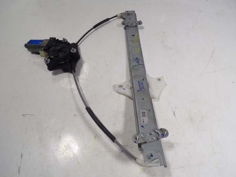 Recambio de elevalunas delantero derecho para hyundai i10 1.0 cat referencia OEM IAM 82404B4110 82460B4000 00S1W2026