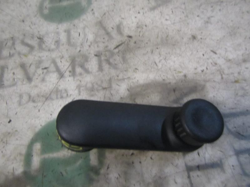 Recambio de maneta elevalunas trasera izquierda para dacia logan 1.5 dci diesel cat referencia OEM IAM 8200673745  