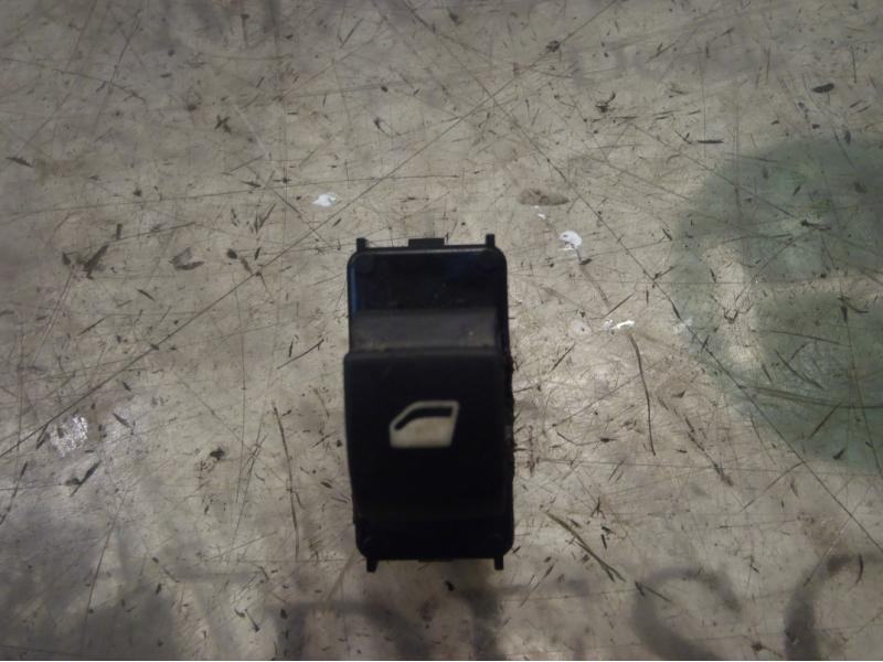 Recambio de mando elevalunas trasero izquierdo para citroën c4 berlina sx referencia OEM IAM   