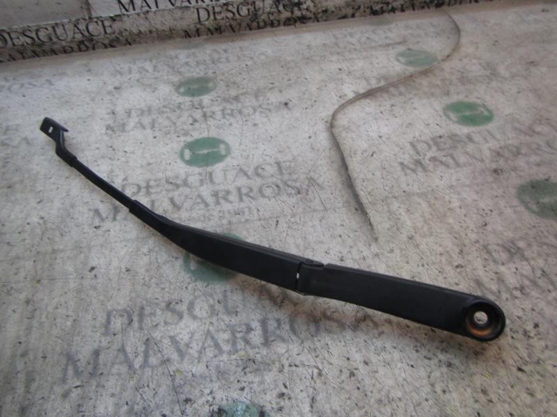 Recambio de brazo limpia delantero derecho para kia cee´´d 2.0 crdi referencia OEM IAM 983211H000  