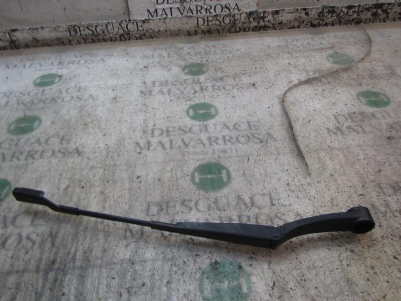 Recambio de brazo limpia delantero izquierdo para kia cee´´d 2.0 crdi referencia OEM IAM 983111H000  