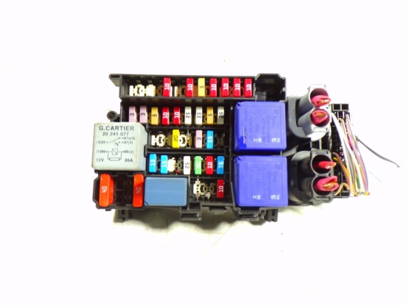Recambio de caja reles / fusibles para renault megane iii berlina 5 p 1.5 dci diesel fap referencia OEM IAM   