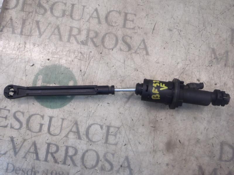 Recambio de bomba embrague para citroën c4 berlina sx referencia OEM IAM 218215  