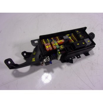 CAJA RELES / FUSIBLES A1645403072 