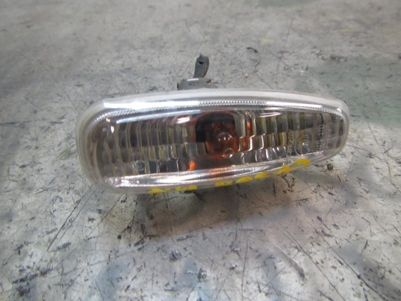 Recambio de piloto lateral izquierdo para kia cee´´d 2.0 crdi referencia OEM IAM 923033L100  