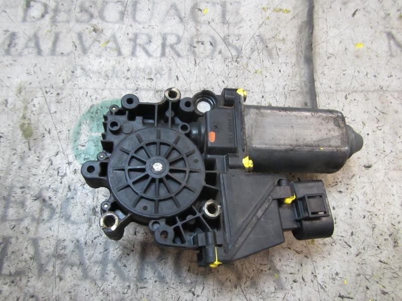 Recambio de motor elevalunas delantero derecho para audi a4 berlina (b5) 1.9 tdi referencia OEM IAM   