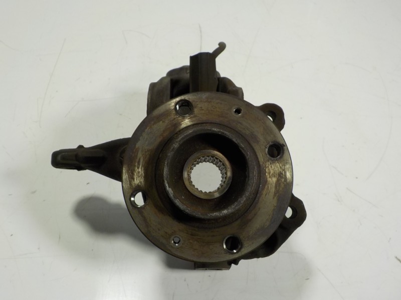 Recambio de mangueta delantera derecha para peugeot 208 1.6 blue-hdi fap referencia OEM IAM 364790  