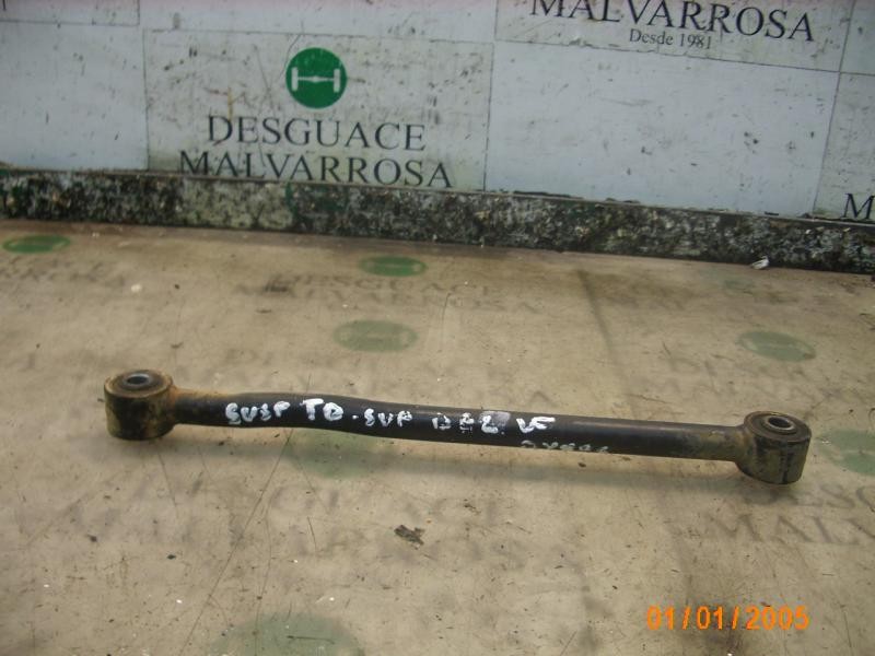 Recambio de brazo suspension superior trasero derecho para kia carens 2.0 crdi ex monovolumen referencia OEM IAM 0K2AA28500  